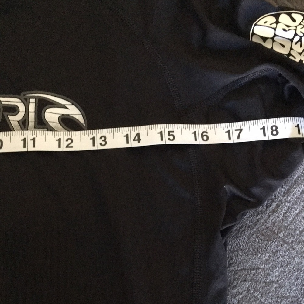Rip Curl Black Rash Guard - Picture 4 of 6
